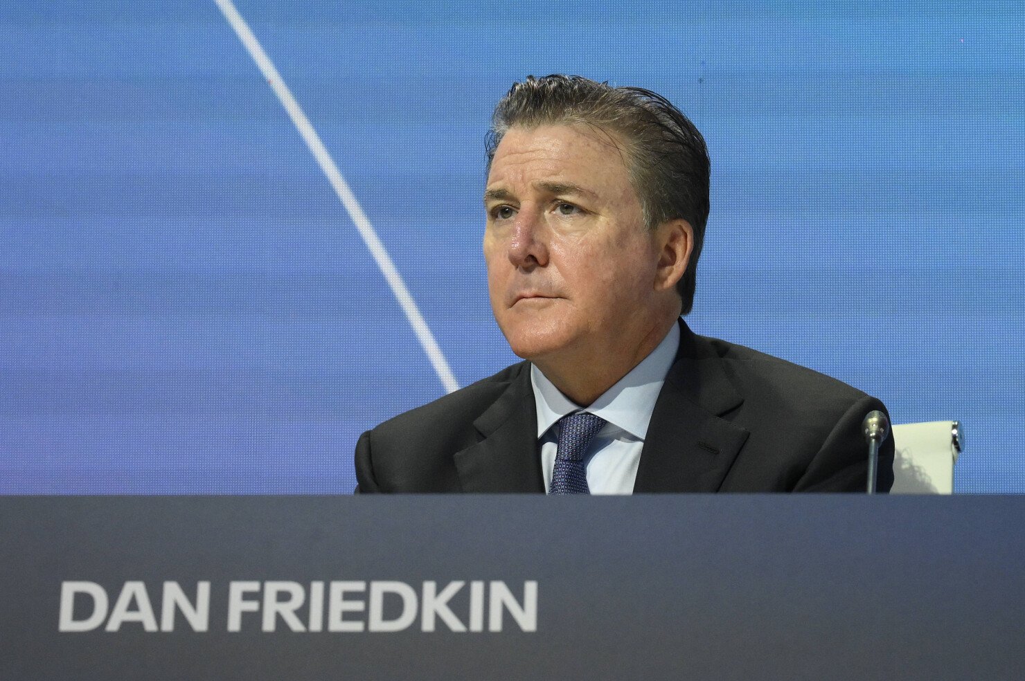 Rodina amerického miliardáře Dana Friedkina, která už vlastní fotbalové kluby AS Řím a Everton, se prostřednictvím své sportovní platformy Pursuit Sports dohodla s NHL na rámci možné texaské expanze.