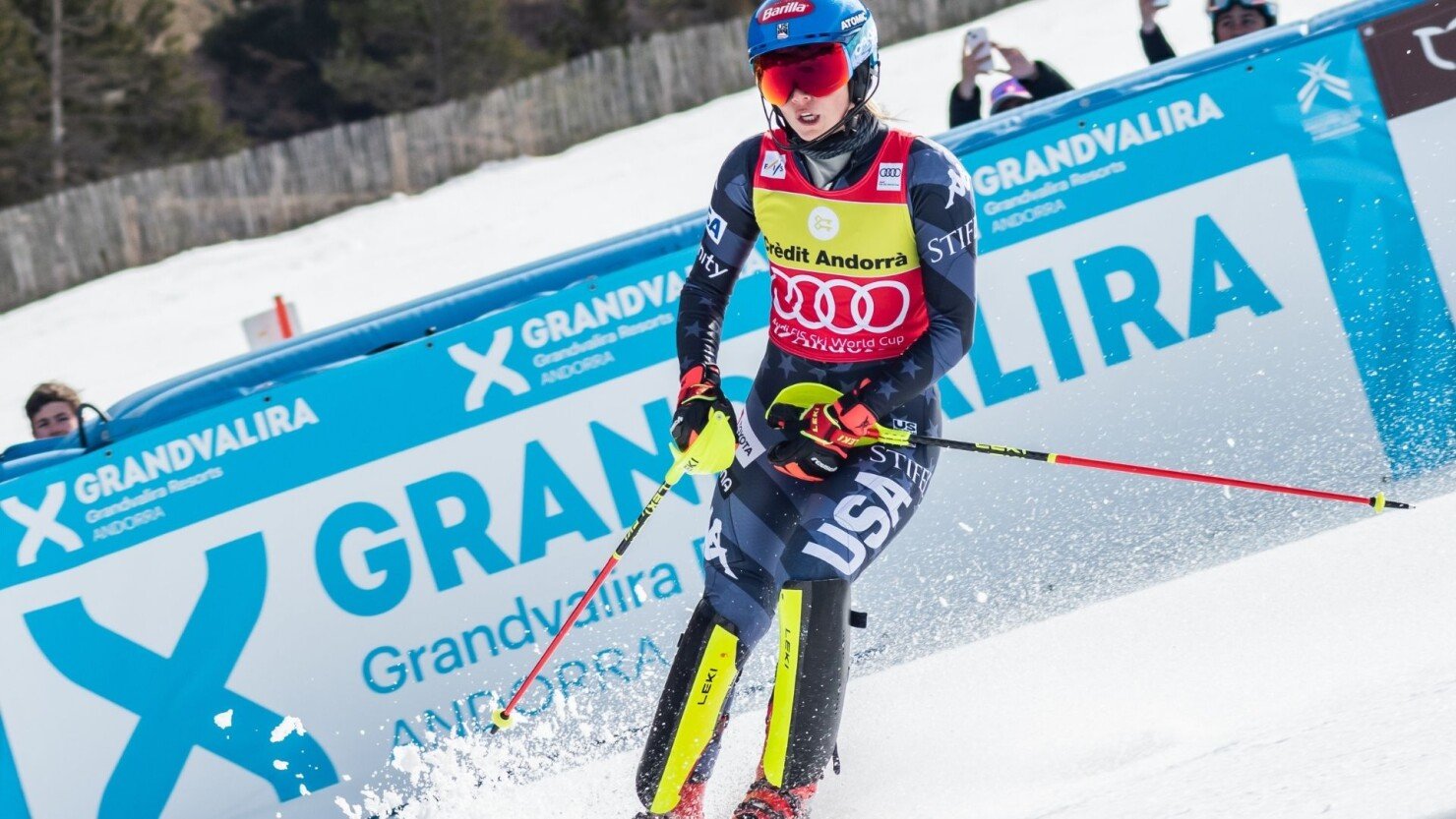 Světový pohár FIS v alpském lyžování na svahu Avet v Soldeu, Grandvalira, 18. března 2023 – Ženský slalom, 1. jízda Mikaela Shiffrin (USA) po cíli
