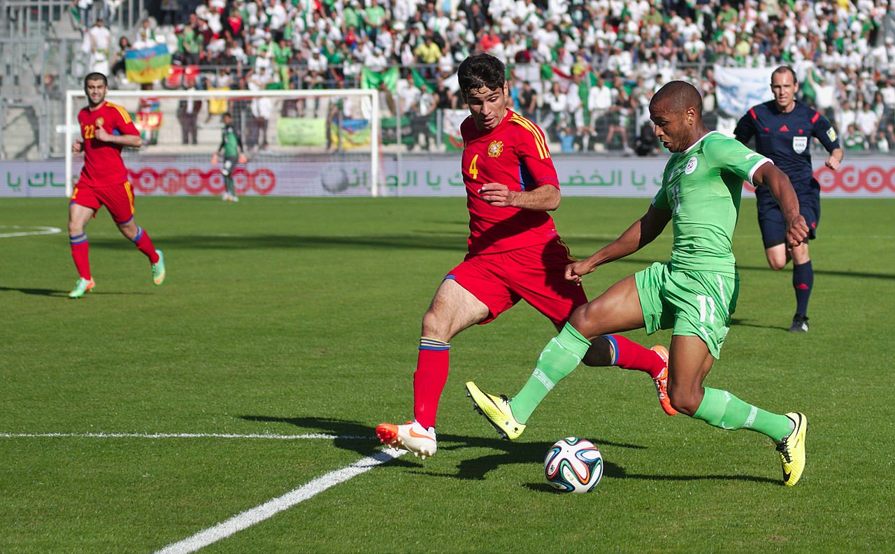 algerie-armenie-20140531-yacine-brahimi-alg-face-a-taron-voskanyan-arm