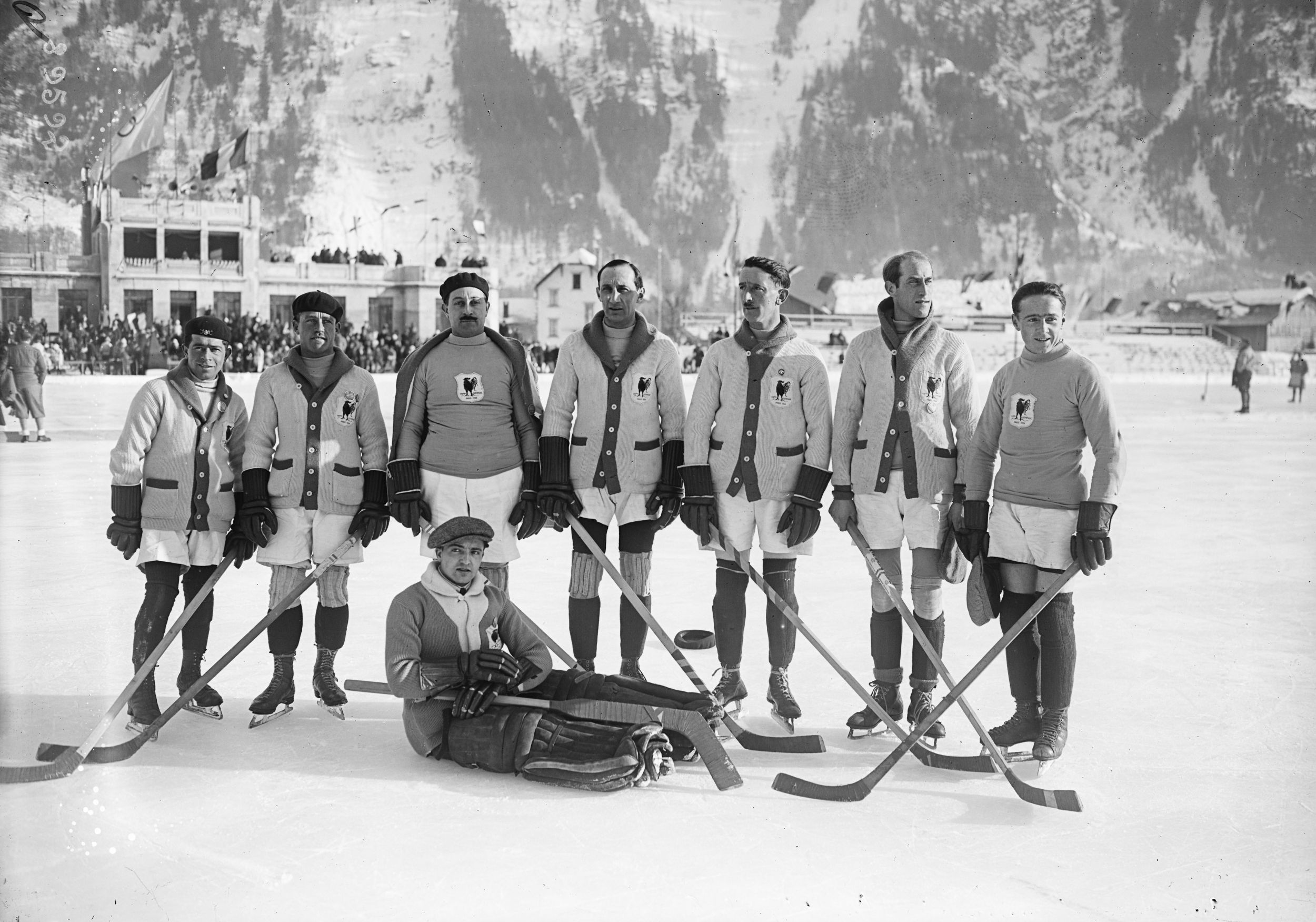1924-winter-olympics-french-hockey-team-b2e004
