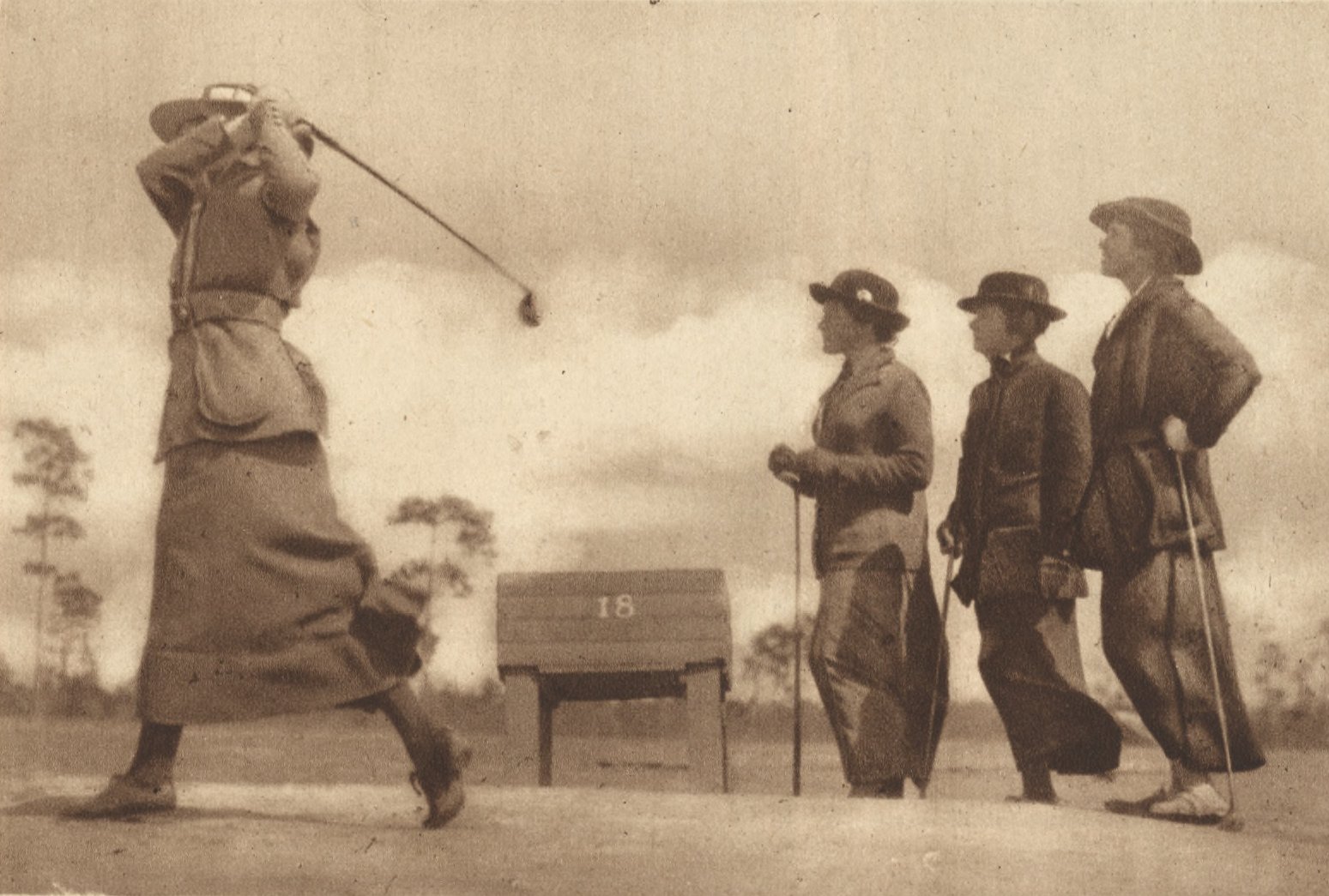 foremost-women-golfers-on-the-links-at-aiken-mrs-clarence-h-vanderbeck-mrs-87b1c5