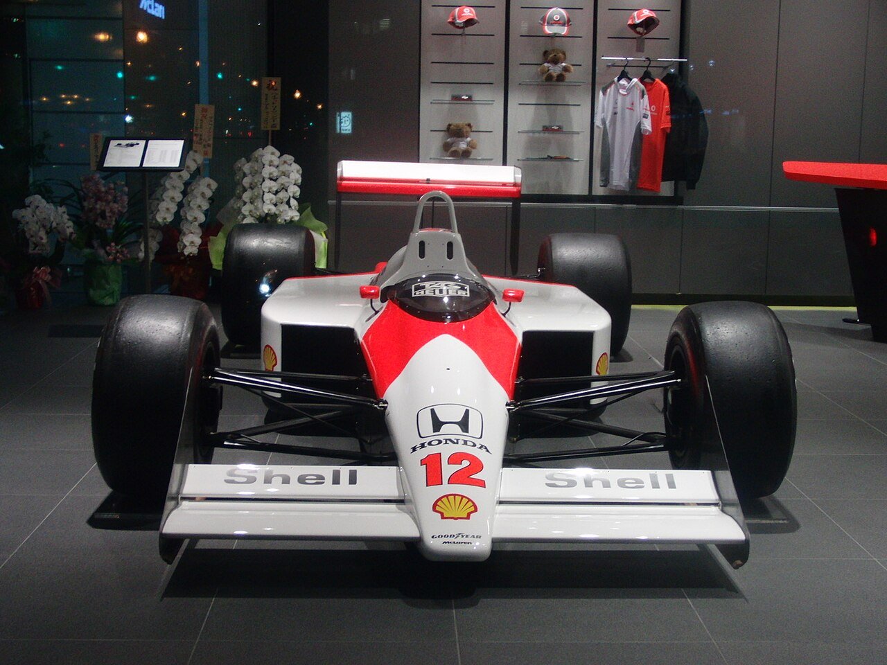 McLaren_MP4-4_front